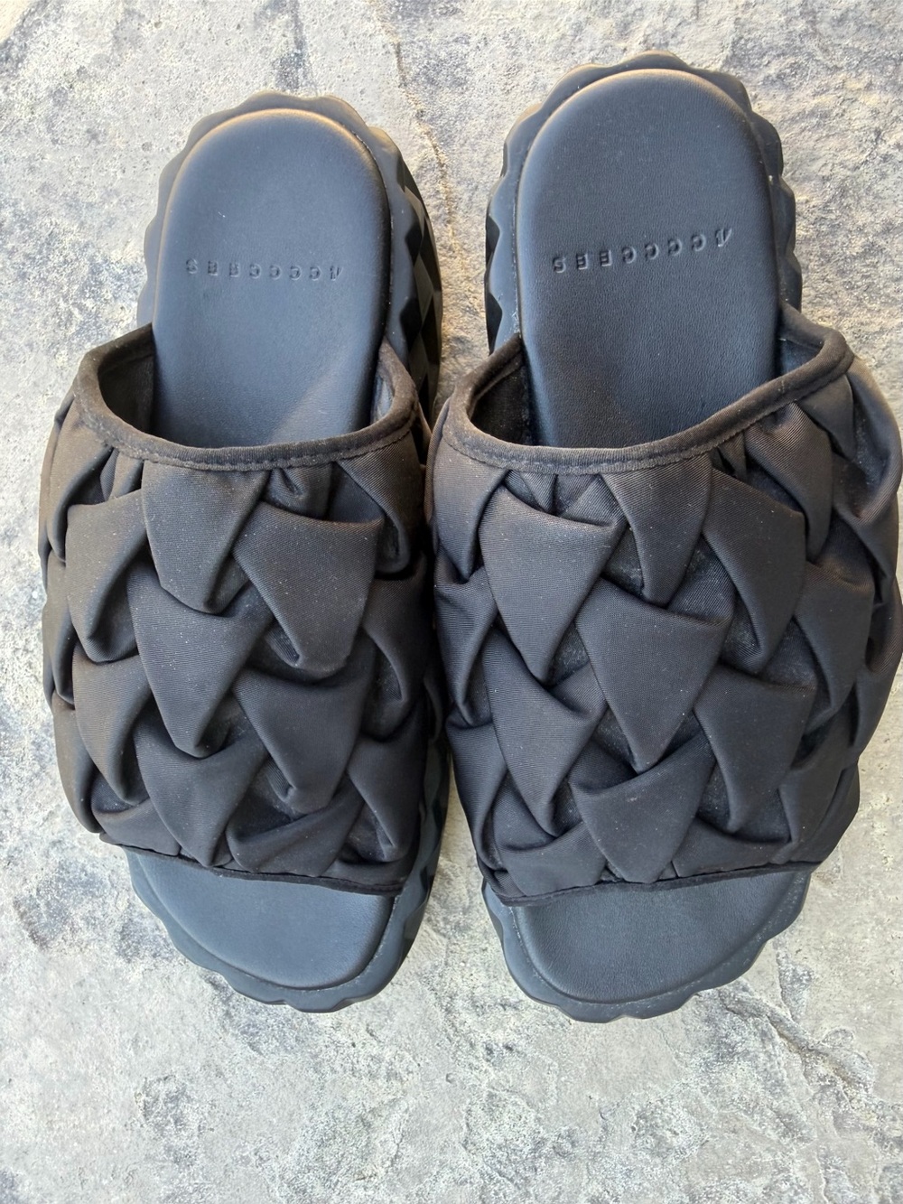 Women’s 4CCCCEES Black slip-on quilted Jabara Amor Black Sandals.  Gently used.
